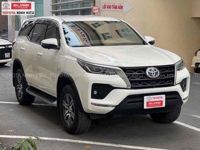 Toyota Fortuner 2023 2.4 MT Trắng
