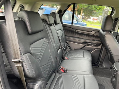 Ford Everest Titanium 4x2 và 4x4