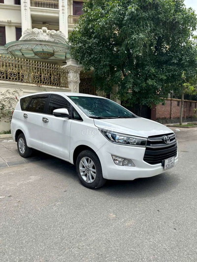 Toyota Innova G Trắng 7 chỗ