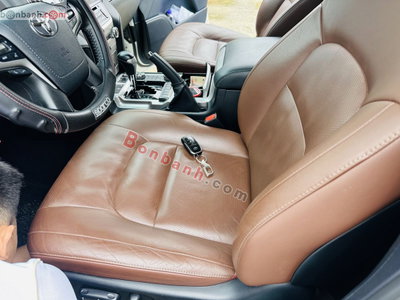 Xe Toyota Land Cruiser 4.6 V8 2020