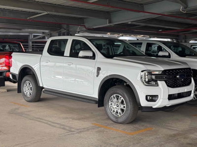Ford Ranger XLS 4x2 Trắng Mới 100%