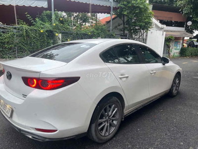 Mazda 3 Premium màu Trắng 3v7