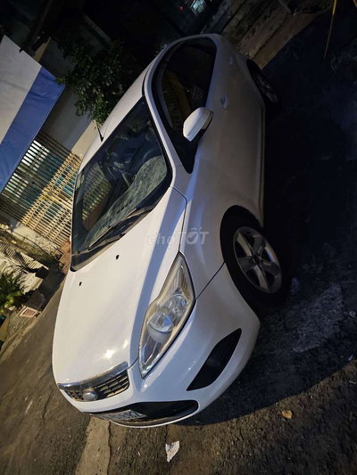 Ford Focus 2011 Trắng Tự động