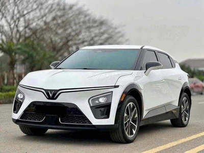 VinFast VF7 Plus AWD Trắng 5.899 km