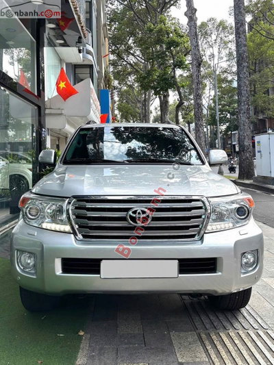 Xe Toyota Land Cruiser VX 4.6 V8 2014