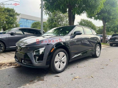 Xe VinFast VF7 Eco 2026