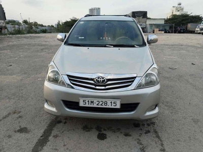 Toyota Innova G Bạc 7 chỗ
