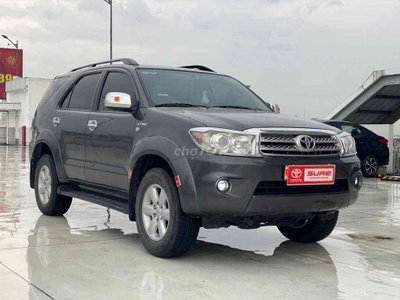 Toyota Fortuner 2009 2.7V Xám