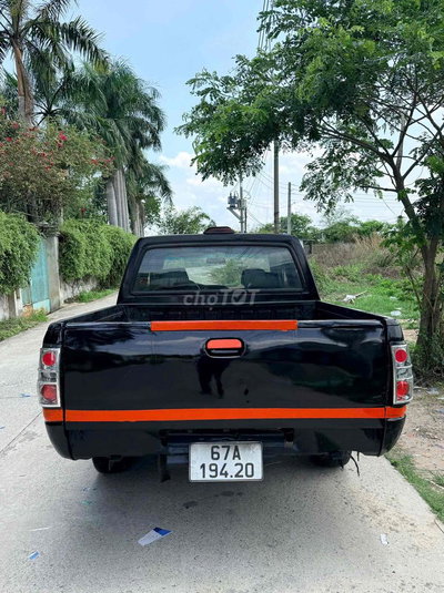 Isuzu JRD Hilander Đen 5 chỗ