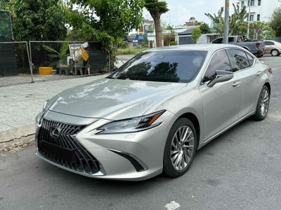Lexus ES300h 2023 Hybrid 24000 km Bạc