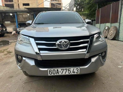 Toyota Fortuner màu Bạc