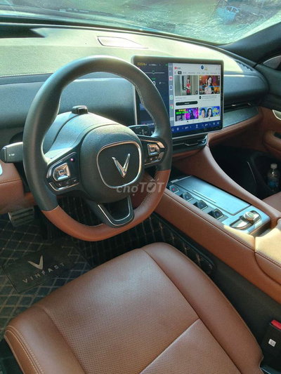 Xe điện VinFast VF9 Plus 2024 Xám