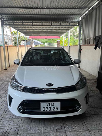 KIA Soluto Deluxe Trắng