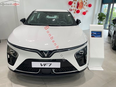 Xe VinFast VF7 Eco 2026