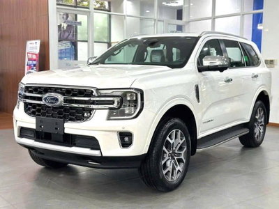 Ford Everest Titanium 2025 4x4 Trắng