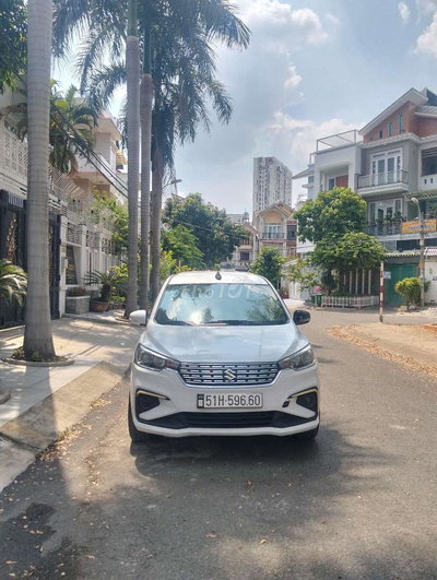 Suzuki Ertiga Trắng 7 chỗ