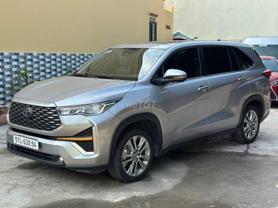 Innova Hybrid cuối 2024 xám Bạc lướt 22.000 km