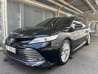 Toyota Camry 2.5Q Đen 120.000 km