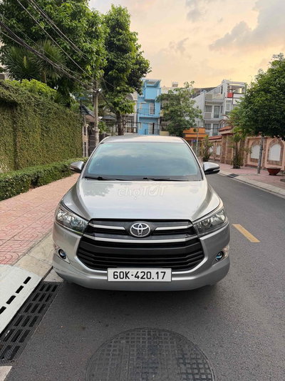 Toyota Innova 2.0 E Bạc