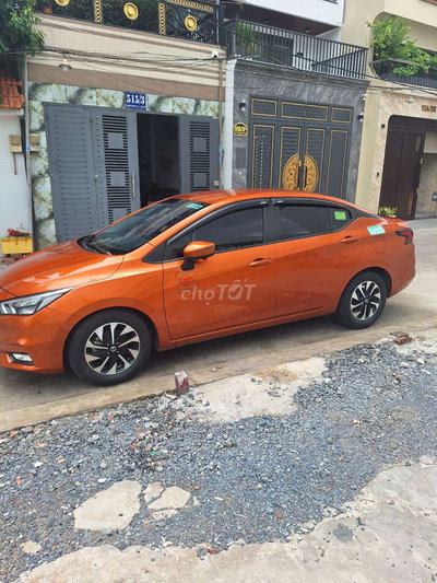 Nissan Almera màu Cam