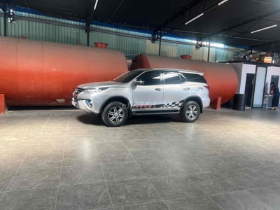 Toyota Fortuner Bạc 7 chỗ
