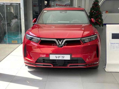 VF9 Plus Đỏ 6 ghế cơ trưởng, nội thất nâu