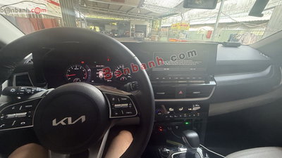 Xe Kia Seltos Premium 1.6 AT 2023