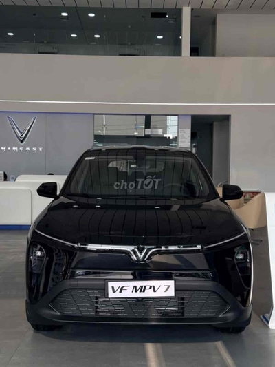 VinFast VF MPV 7 Đen - Tặng 2 năm bảo hiểm