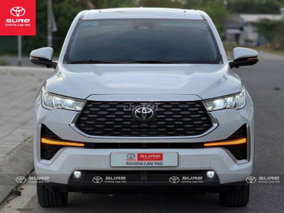 Toyota Innova Cross Hybrid 2024