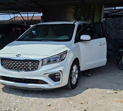 Kia Sedona 2021 7 chỗ Trắng