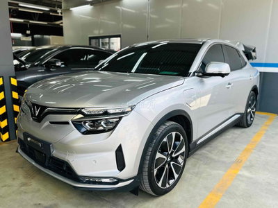 Vinfast VF8 Plus 2023 màu Bạc sẵn hồ sơ giao ngay
