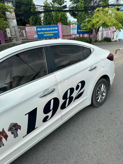 Hyundai Elantra 2019 Trắng 150000 km