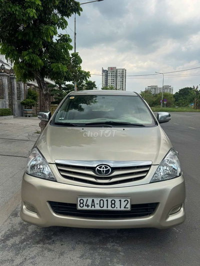 Toyota Innova SR Vàng cát