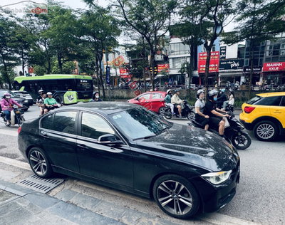 Xe BMW 3 Series 320i 2013