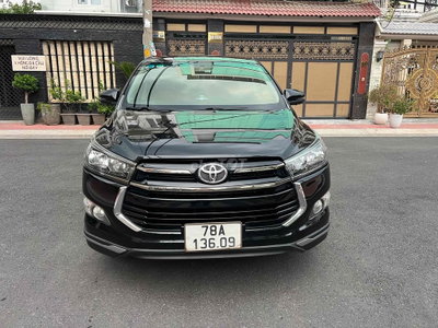 Toyota Innova Venturer Đen