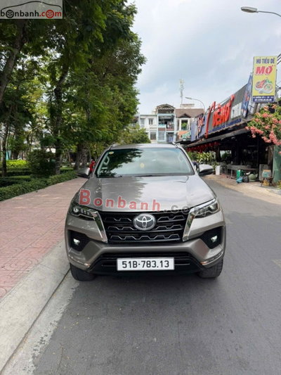 Xe Toyota Fortuner 2.4G 4x2 AT 2020