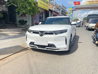 Vinfast VF9 Plus 2024 - Trắng - 3v5km- Thuê pin