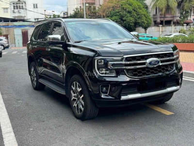 Ford Everest Titanium 2 cầu 2025 xuất hoá đơn