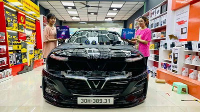 VinFast Lux A2.0 Đen 5 chỗ