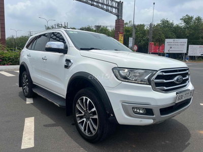 Ford Everest Titanium Trắng