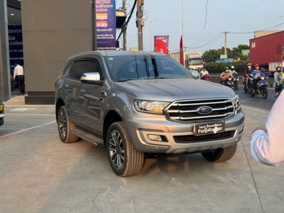 Ford Everest Titanium 2019 bạc- 42.000 km