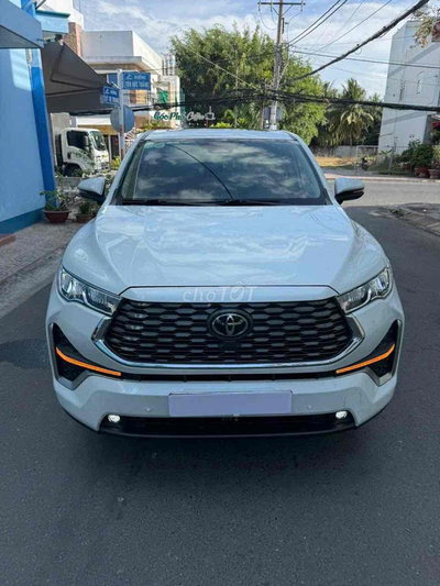 Toyota Innova Cross 2024 2.0 Hybrid 6000 km