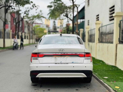 Hyundai Accent Trắng 5 chỗ Số tự động