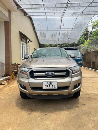 Ford Ranger XLS 1 cầu Vàng cát