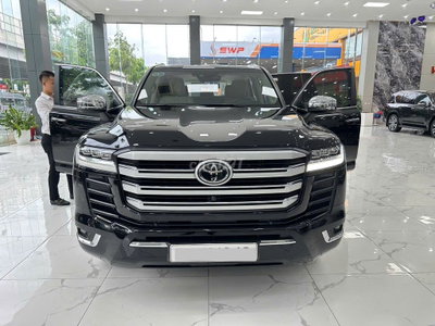 Toyota Land Cruiser LC300 2025 5000 km
