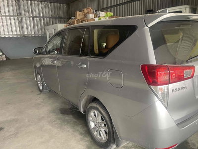 Toyota Innova 2017 2.0E Bạc