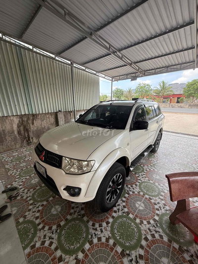 Mitsubishi Pajero Sport Trắng