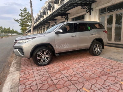 GIA ĐÌNH CẦN BÁN XE TOYOTA FORTUNER ĐỜI 2017