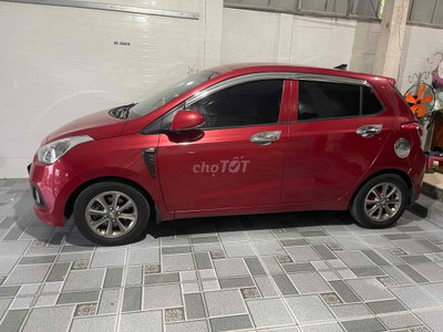 Hyundai i10 Bản đủ Đỏ
