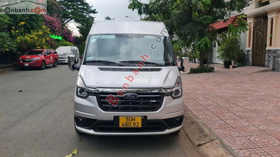 Xe Ford Transit 2024